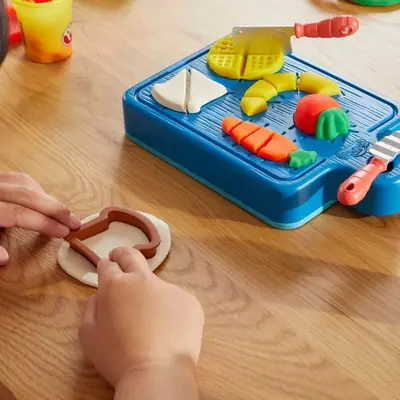 Masa za modeliranje Hasbro Play-doh početni set little chef F69045L0-1