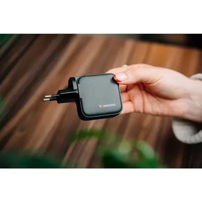 Punjač zidni sa zaslonom Verbatim Mini GaN #30238 65W, 3 priključka; 2xUSB-C PD 65W/1xUSB-A QC 3.0 (EN/UK/US)-3