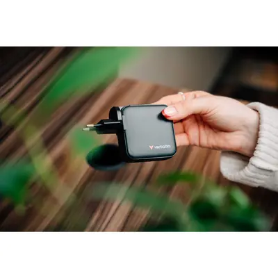 Punjač zidni sa zaslonom Verbatim Mini GaN #30239 100W, 3 priključka; 2xUSB-C PD 100W/1xUSB-A QC 3.0 (EN/UK/US)-3
